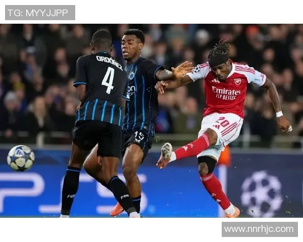 欧冠激战阿森纳大胜里昂争议判罚引发全场热议