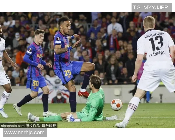 德甲惊现冷门巴萨3-0战胜马竞乌龙球瞬间点燃全场激情 德甲惊现冷门巴萨3-0战胜马竞乌龙球瞬间点燃全场激情