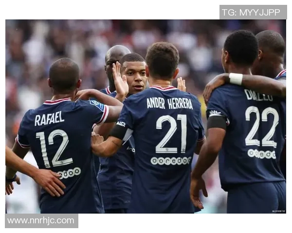 欧联杯精彩对决巴黎圣日耳曼与巴萨战成平局帽子戏法点燃全场激情