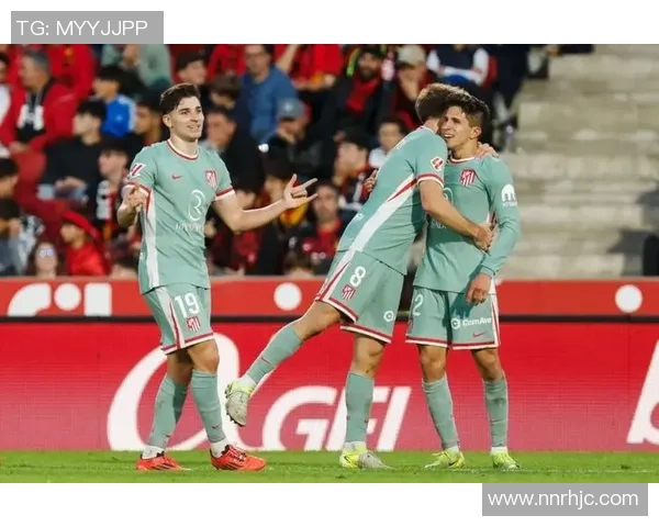 中超精彩对决马竞凭借红牌争议以一球小胜曼联全场回顾 中超精彩对决马竞凭借红牌争议以一球小胜曼联全场回顾