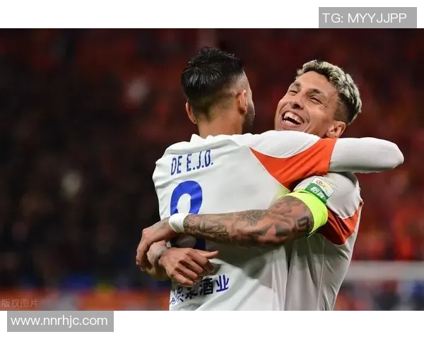 中超精彩对决AC米兰大胜那不勒斯帽子戏法引发争议判罚热议 中超精彩对决AC米兰大胜那不勒斯帽子戏法引发争议判罚热议