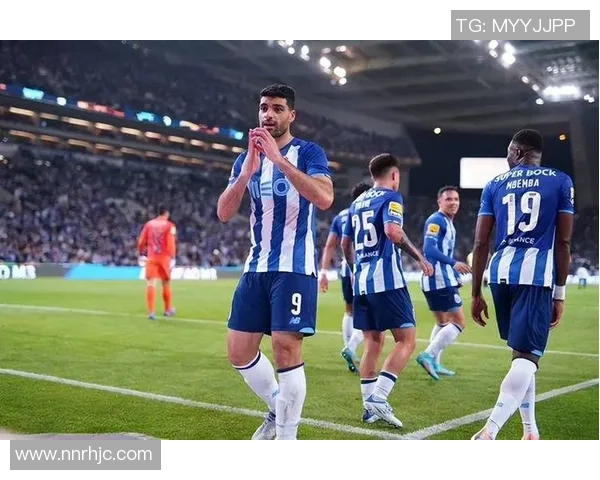 足总杯精彩对决波尔图狂胜里昂神扑瞬间成为全场焦点