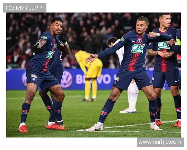 欧联杯:里昂与巴黎圣日耳曼战平0-0神奇扑救成比赛焦点 欧联杯:里昂与巴黎圣日耳曼战平0-0神奇扑救成比赛焦点