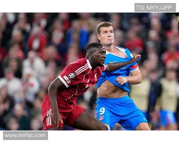 英超激战:利物浦与那不勒斯平局红牌事件引发全场热议与数据分析 英超激战:利物浦与那不勒斯平局红牌事件引发全场热议与数据分析